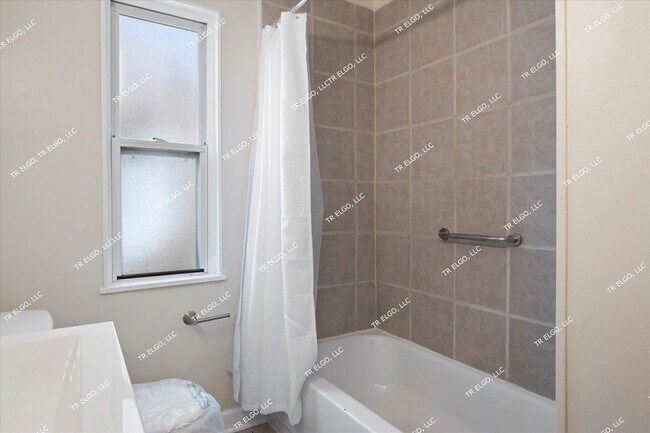 Building Photo - Charming 3-Bedroom Brick Ranch in highly d...