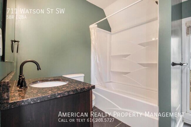 Building Photo - 711 Watson St SW