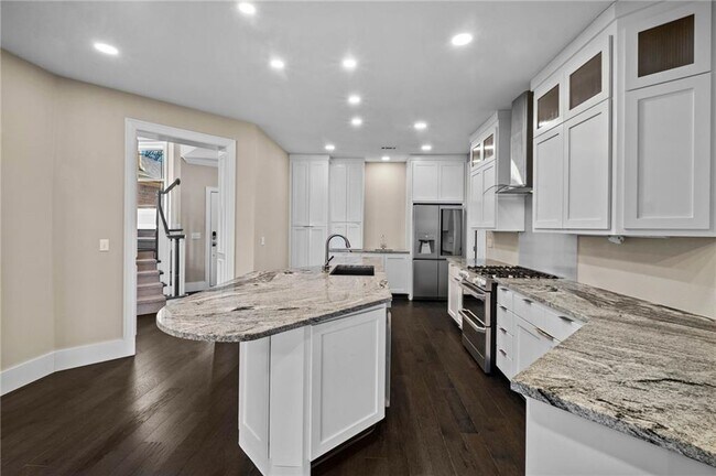 Building Photo - 6683 W Valley View Rd