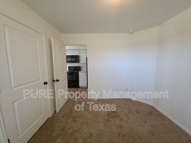 Building Photo - 2002 W 2nd St