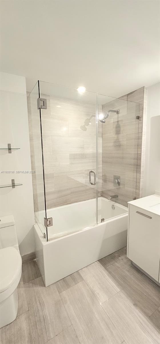 Building Photo - 1300 Brickell Bay Dr