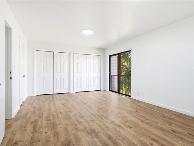 Building Photo - Cottonwood Heights 5 bed 3 bath Twin Home