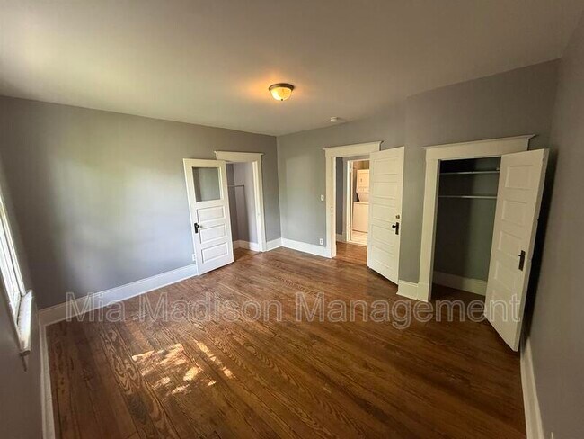 Building Photo - 607 W 44th St