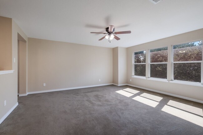 Building Photo - APPLICATION RECEIVED        4 Bedroom 2.5 Bath Ready for Move-in