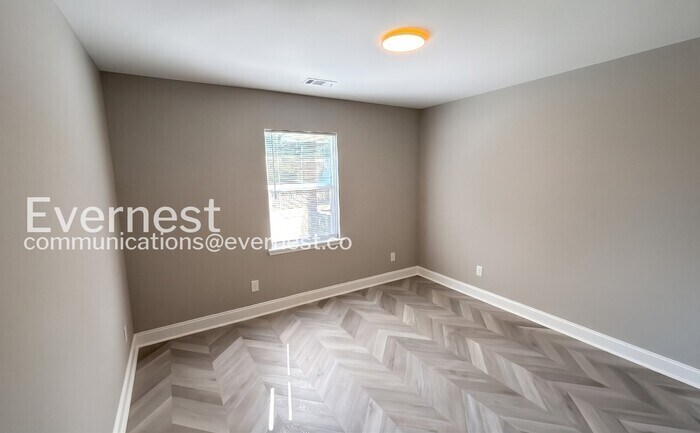 Building Photo - 1437 Greenslake Road