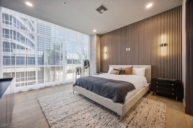 Building Photo - 4575 Dean Martin Dr