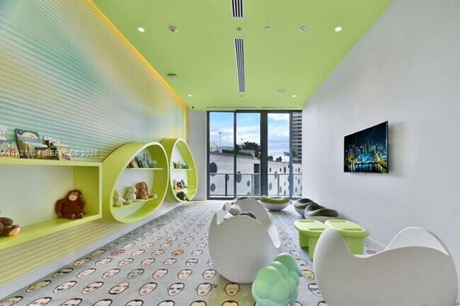 Building Photo - 501 NE 31st St