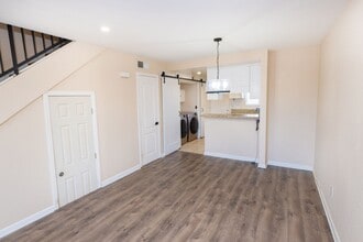 Building Photo - 2 Bedroom 1.5 Bath Available Now in El Caj...