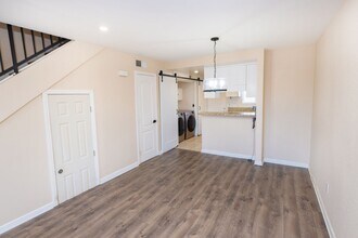 Building Photo - 2 Bedroom 1.5 Bath Available Now in El Cajon!