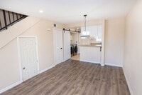 Building Photo - 2 Bedroom 1.5 Bath Available Now in El Cajon!