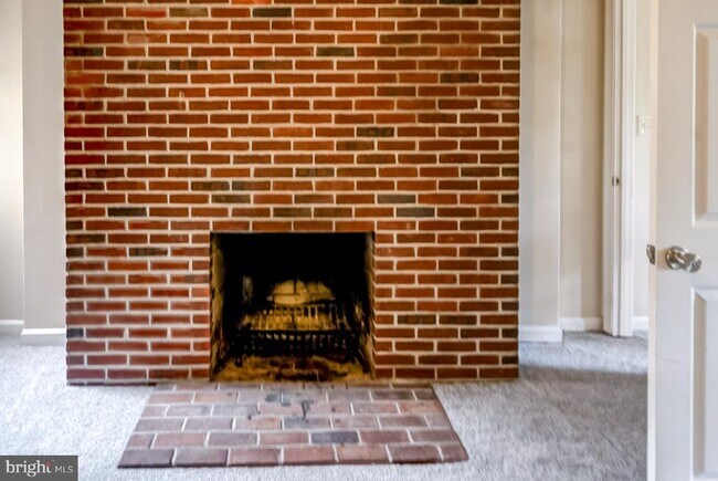 Building Photo - 13 E Henrietta St