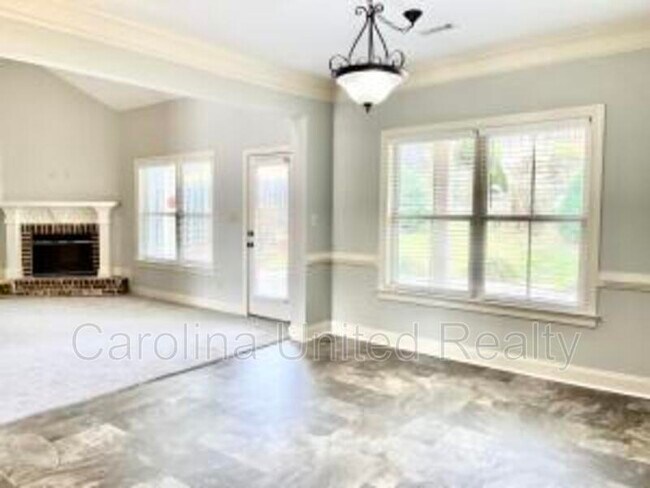 Building Photo - 220 Kickham Ln