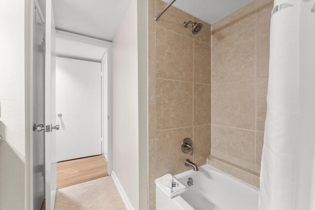 Building Photo - 5073 Beachwalk Way