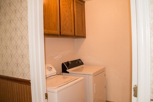 Building Photo - 16320 Loretta Ln