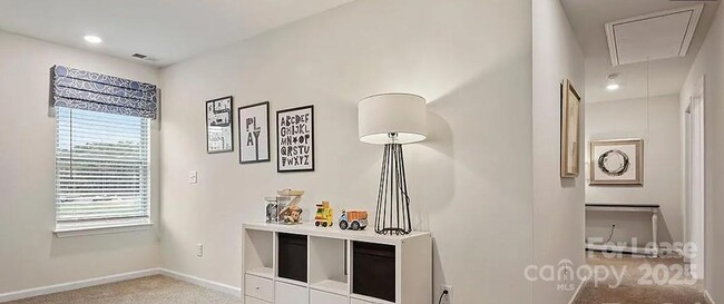 Building Photo - 2224 Lilium Dr