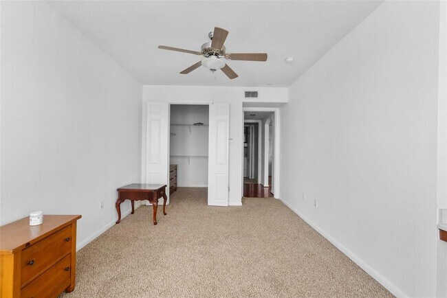 Building Photo - 7575 Kirby Dr