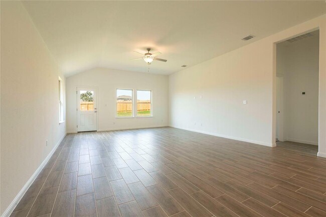 Building Photo - 113 Caterpillar Ln