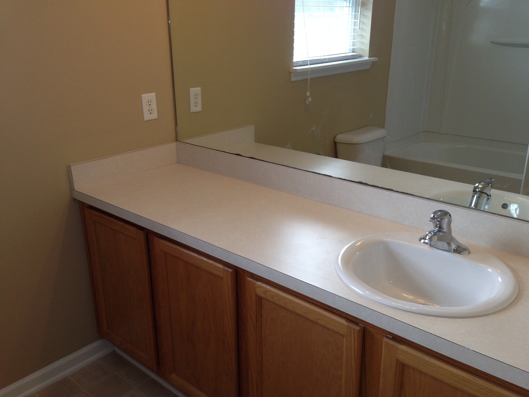 Building Photo - 250 Westbrooke Rd