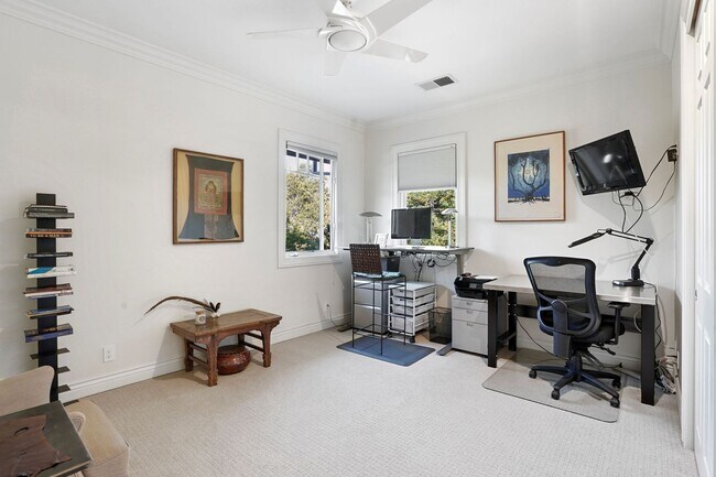 Building Photo - Stunning 4Bed/5bath Home in Kentfield