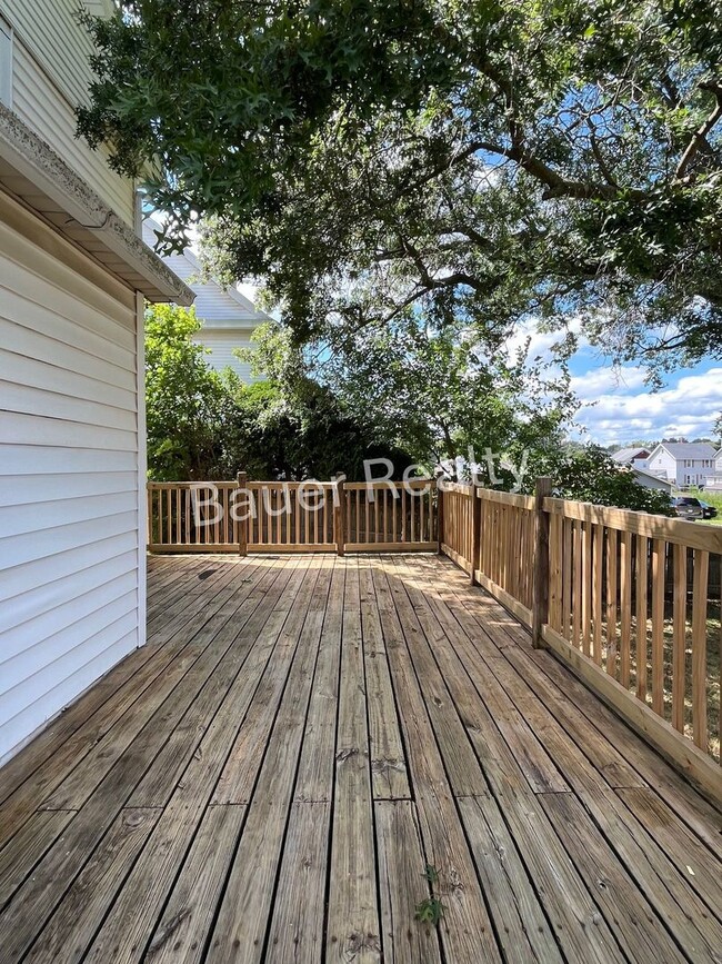 Building Photo - Three Bedroom Near Brookside Park