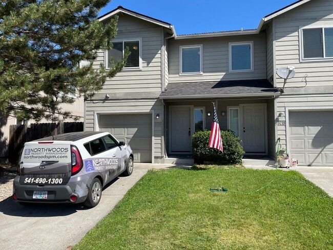 Primary Photo - Very Nice 3 Bedroom 2.5 Bathroom Townhome ...