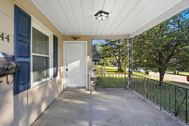 Building Photo - 1644 S Knoxville Ave