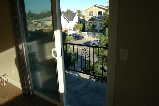 Building Photo - 951 W Summerland Ave