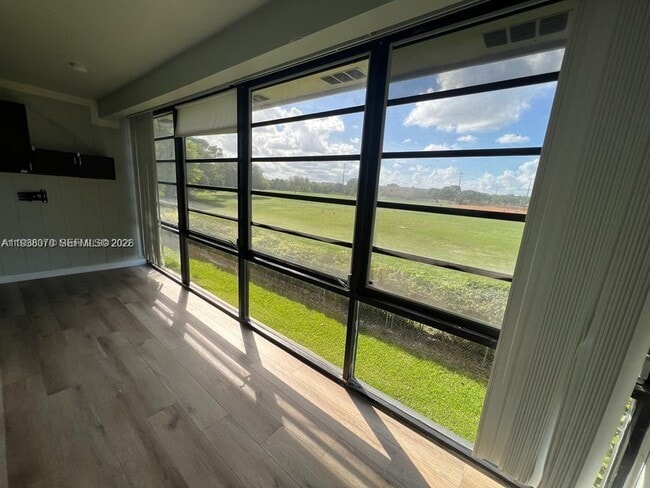 Building Photo - 9727 Hammocks Blvd