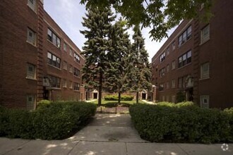 Building Photo - 744 W Aldine Ave