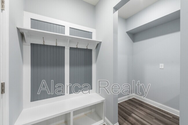 Building Photo - 113 Synandra Dr