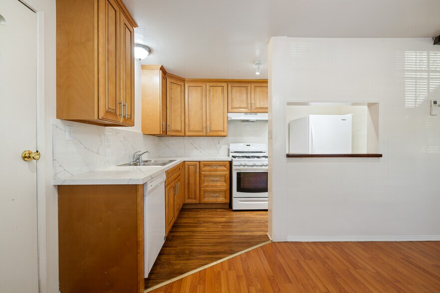 Building Photo - 11840 Archwood St