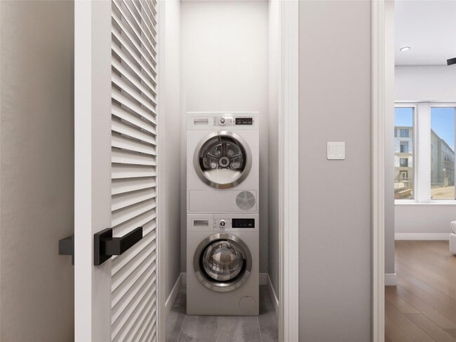 Building Photo - 815 E 5th St