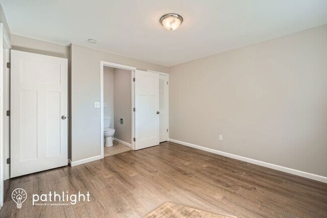 Building Photo - 8201 Woodbourne Dr SW
