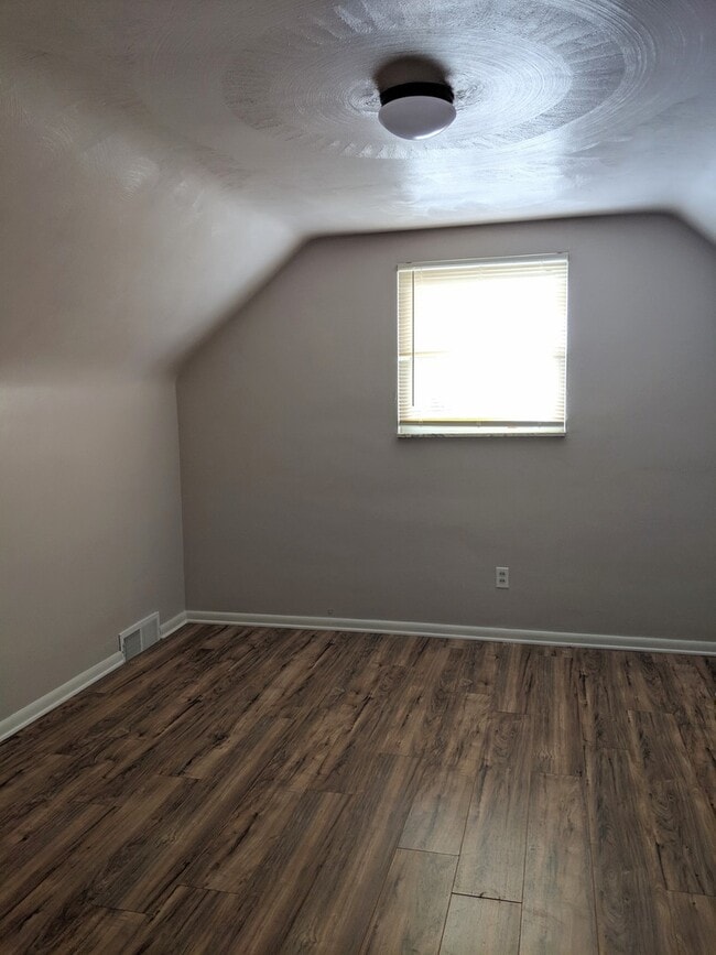 Building Photo - Beautifully Kept 4 Bedroom House next to U...