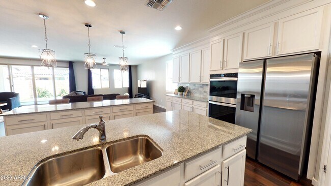 Building Photo - 23052 Via Del Oro