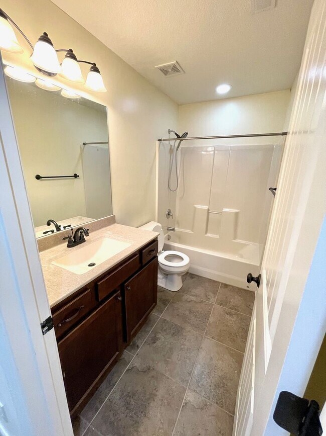 Building Photo - 3 Bedroom Ranch-Style Home in West Columbia