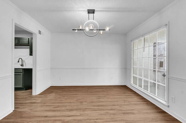 Building Photo - 8439 River Glen Dr