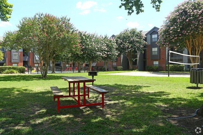 Building Photo - 1400 Clarewood Dr