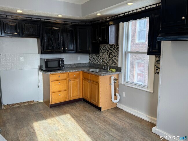 Building Photo - 107 Hamilton St