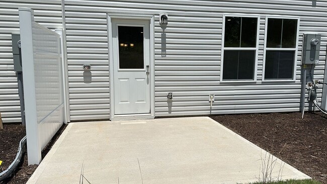 Building Photo - 897 Falls Grove Trl