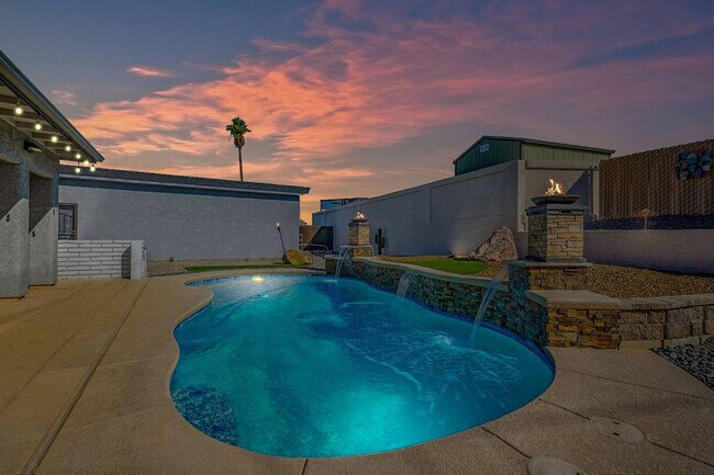 Building Photo - 2261 Sahara Dr