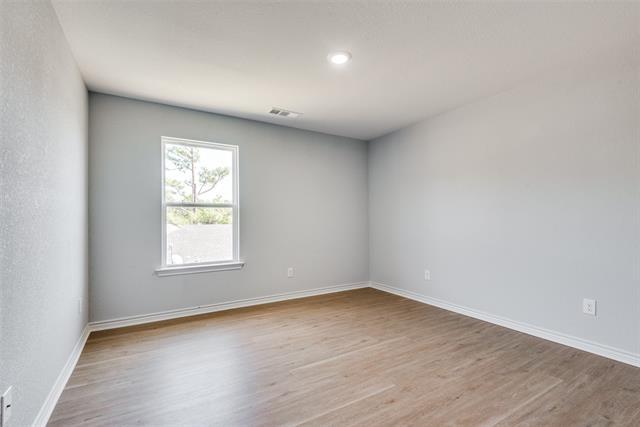 Building Photo - 314 Oak Creek Dr