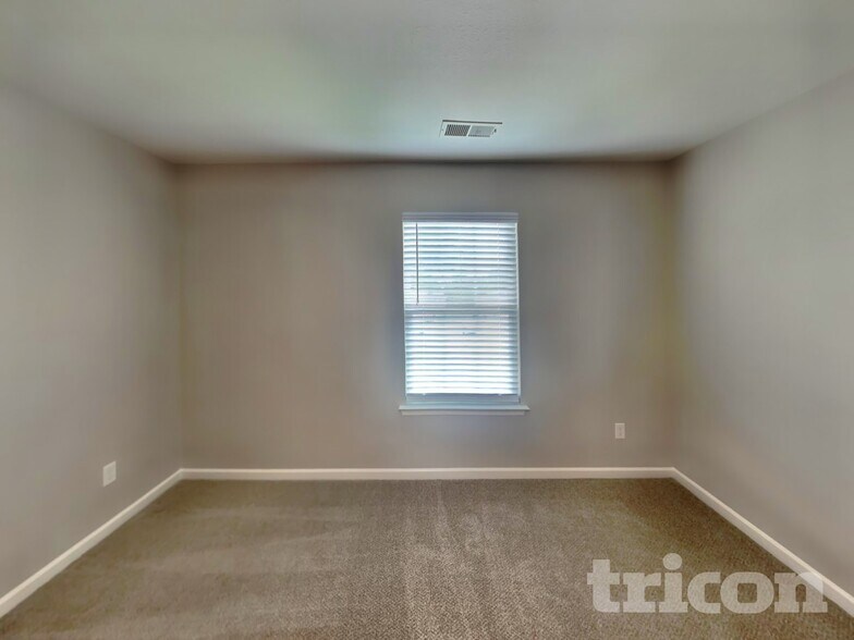 Building Photo - 113 Driftwood Ave