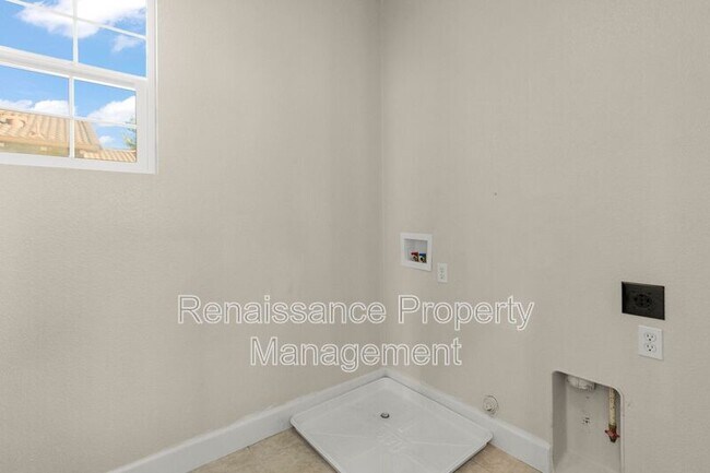 Building Photo - 638 W Gravino Dr