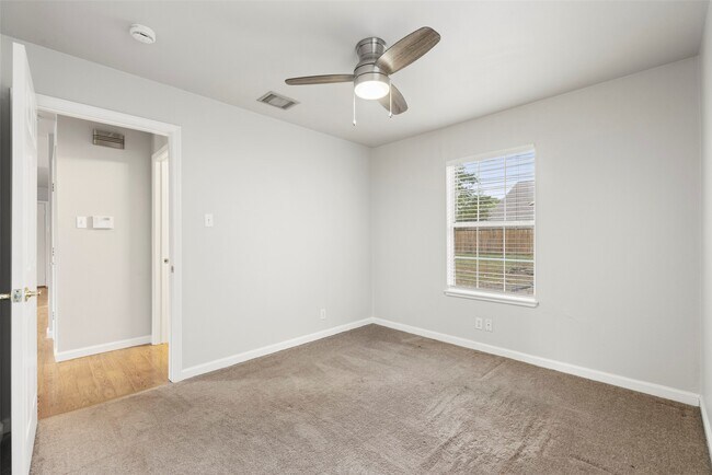 Building Photo - 1850 Libbey Dr