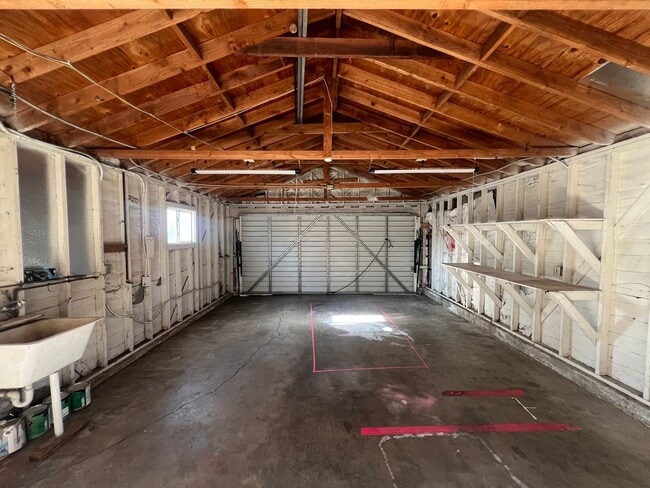 Building Photo - Burbank 3 bedroom 2 bathroom house for ren...