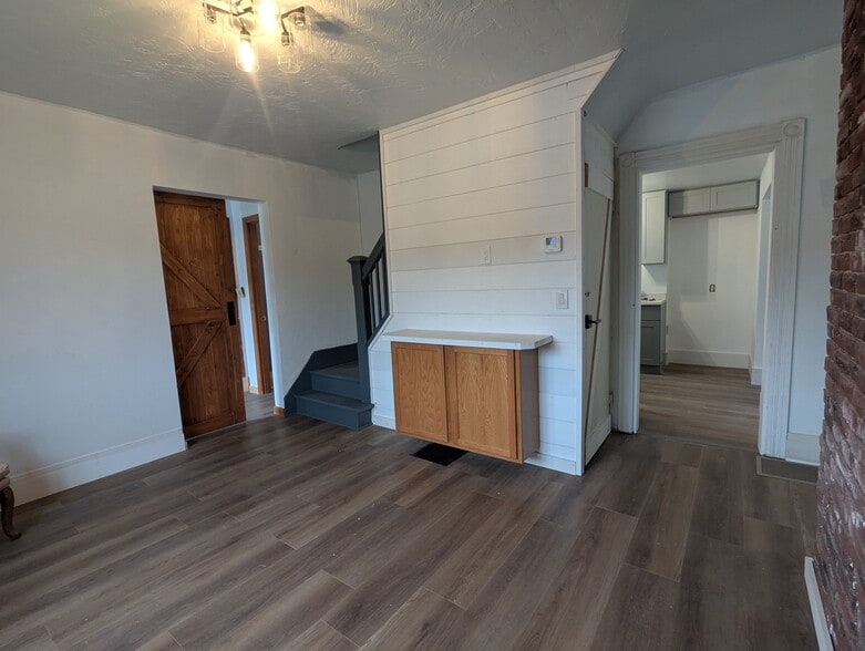 Building Photo - 511 West Alley