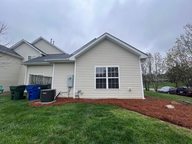 Building Photo - **OFFERING RENT PROMOTION FOR FIRST 6 MONTHS** Newly Remodeled 2BD, 2BA Corner Lot Raleigh Townho...