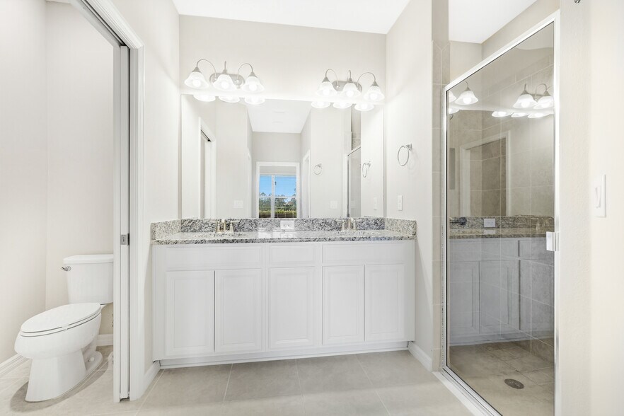 Building Photo - 12710 Sorrento Way