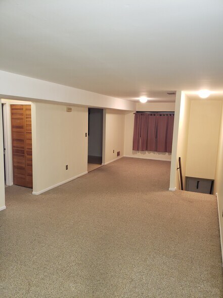 Spacious Living Room - Picture 1 - 3716 Birchwood Ct